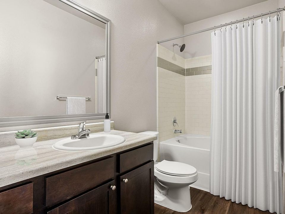 Avenues at Cypress - Bathroom