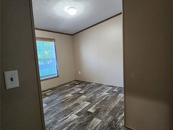 5th image of 608 Sycamore Ln