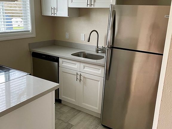 4th image of 10735 SW 69th Ave APT 18