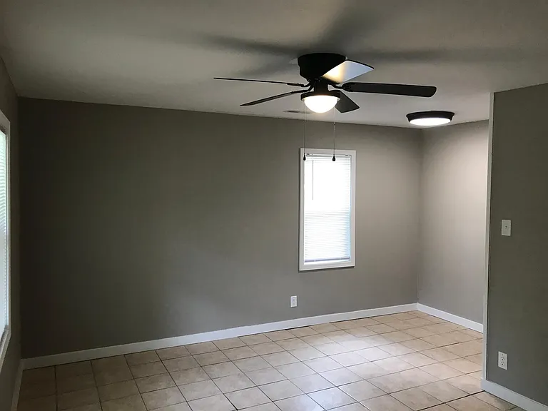 2332 SW Edgewater Ter — Photo 3