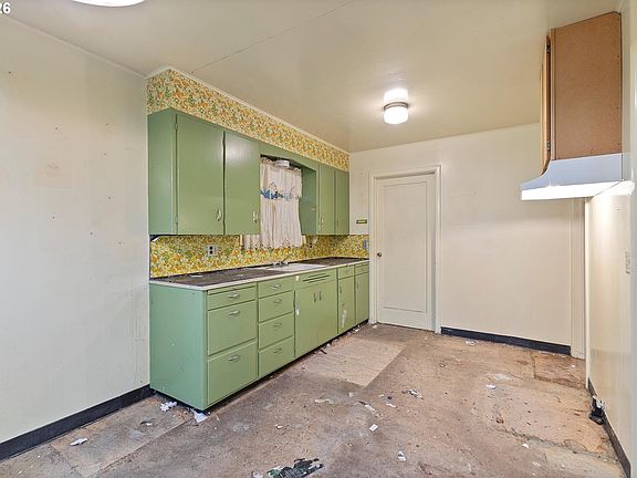 5th image of 20294 Neil St NE