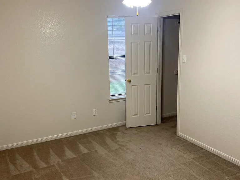 1104 Nicholas Cir #A — Photo 3