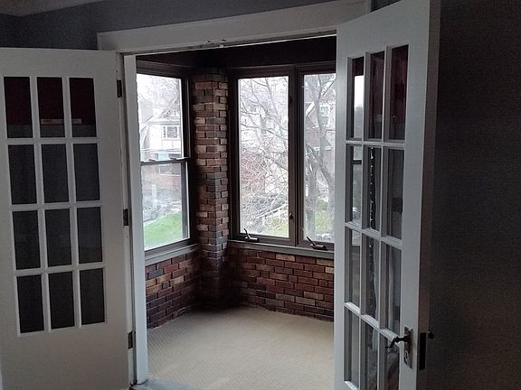 3rd image of 3225 Glengyle Ave #1