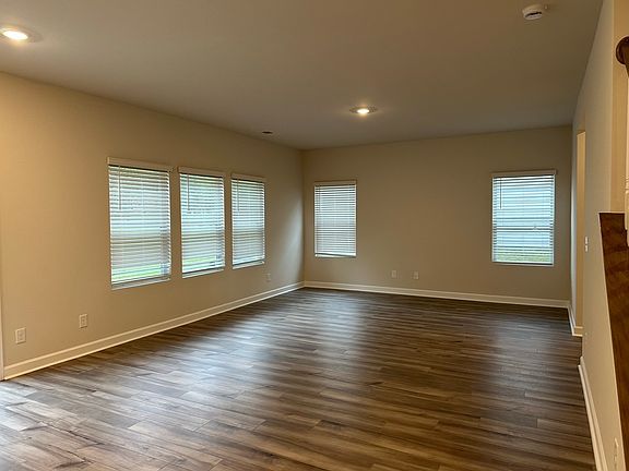 4th image of 127 Johns Cardinal Dr