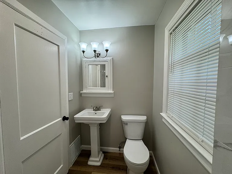 1619 Evergreen St — Photo 8