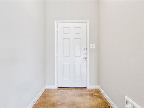5th image of 612 Hilltop Dr