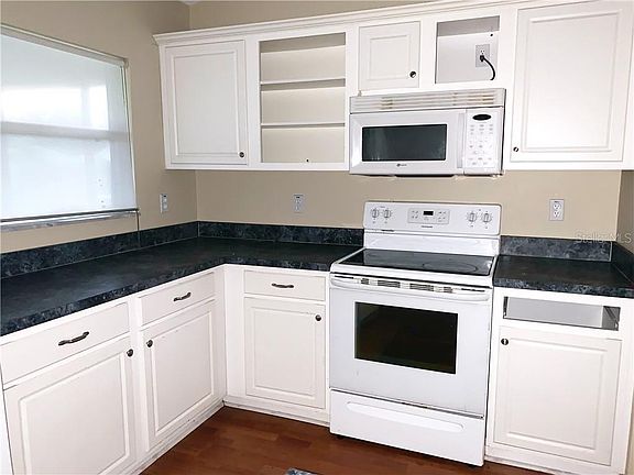 2nd image of 829 Breezy Lake Way