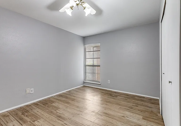 7504 Portman Ave — Photo 7