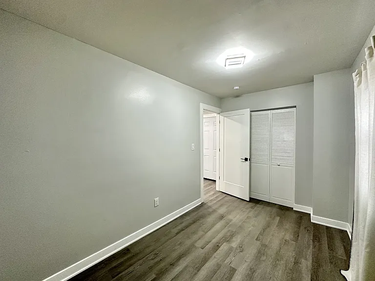 1937 W Grand Ave #3 — Photo 16