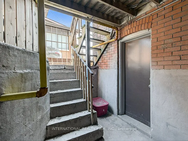 109 Balsam Ave S #4 — Photo 25