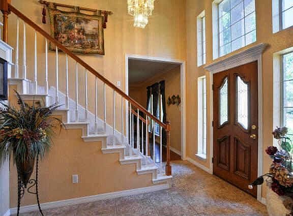 2nd image of 905 Glen Abbey Dr
