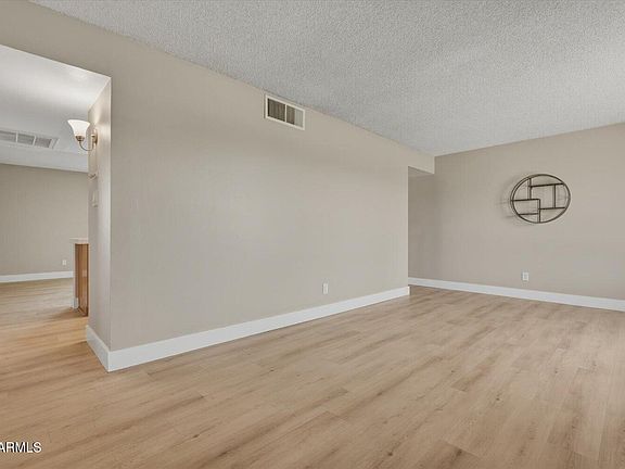 5th image of 309 E PEBBLE BEACH Drive