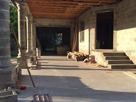 4th image of 605 W Carver St