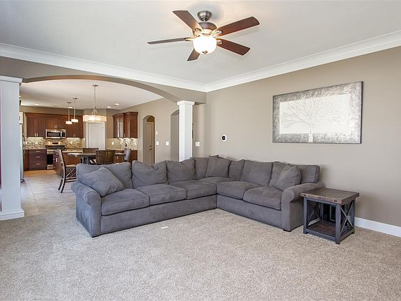 5th image of 1109 Lakeview Dr