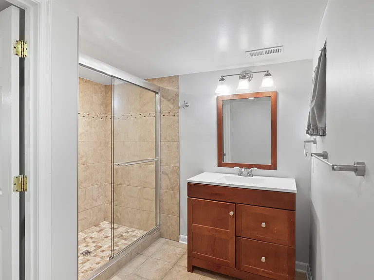209 Douglas St NE — Photo 27