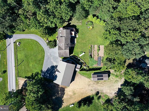 3rd image of 786 Lime Quarry Rd