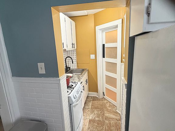 2nd image of 211 W 29th St APT 3