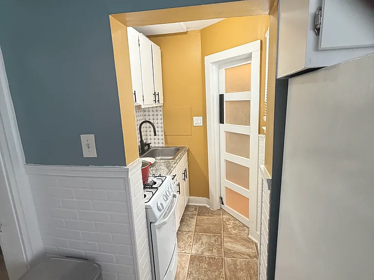 211 W 29th St #3 — Photo 2