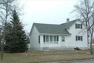 1st image of 210 2nd St SE
