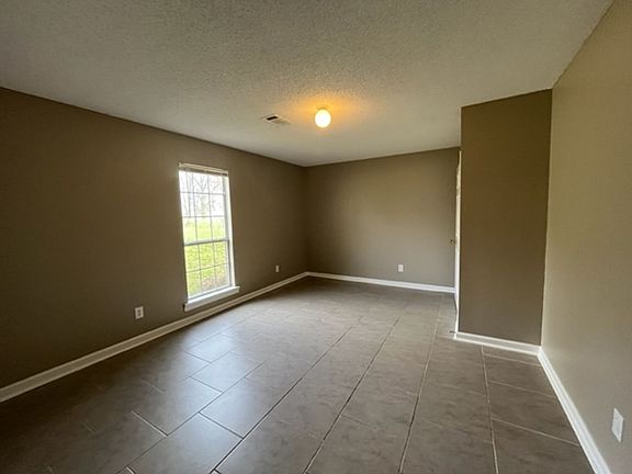 5th image of 242 Forest Hill Rd