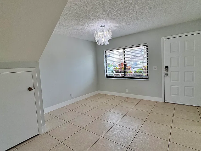 5325 Tennis Ln — Photo 2