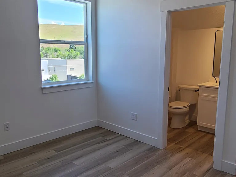 920 Cooley St #B — Photo 9