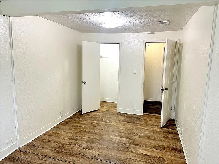 1005 Avenue E 1/2 — Photo 22