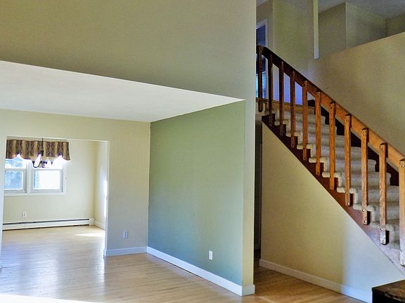 3rd image of 14 Collingwood Dr