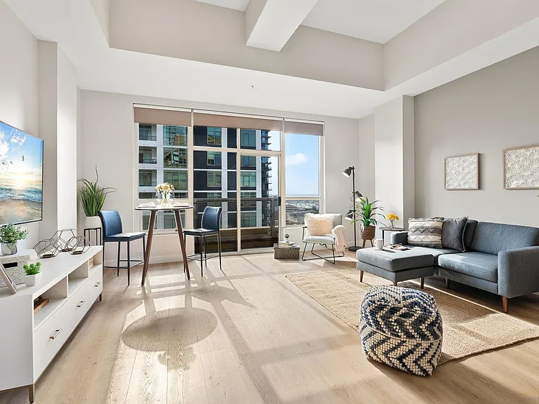 350 W Ash St #1006 — Photo 2