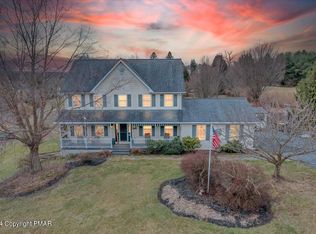 112 Rolling Meadows Rd, Saylorsburg, PA 18353