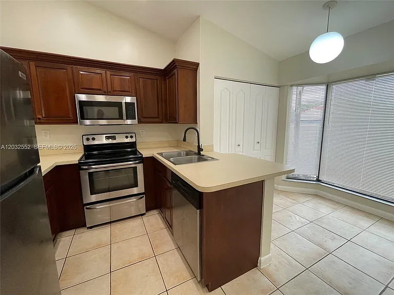 1511 San Remo Cir #1511 — Photo 2
