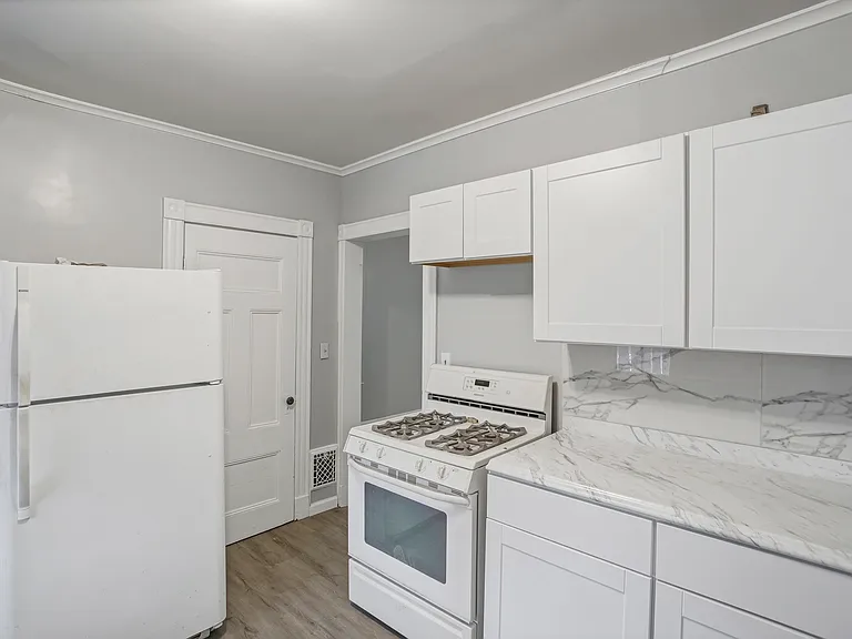 22 Grant St — Photo 14