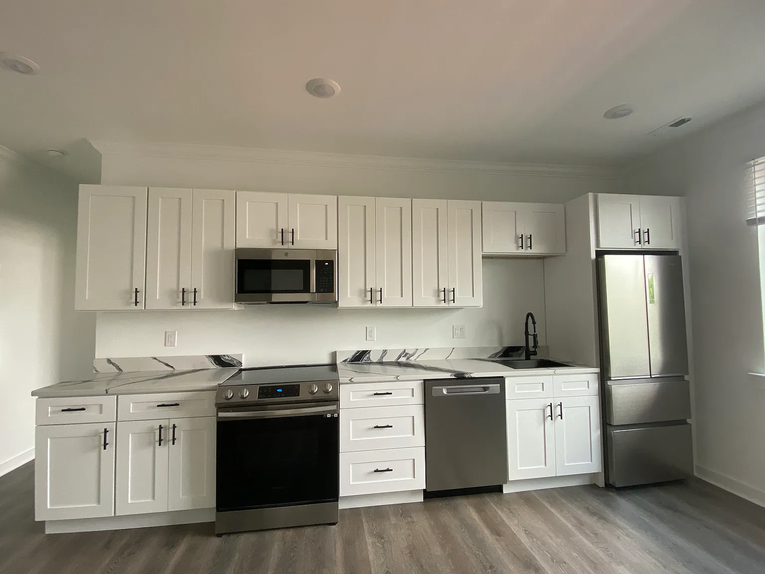 5 bed, 1500 sqft, $3,300 — Photo 1
