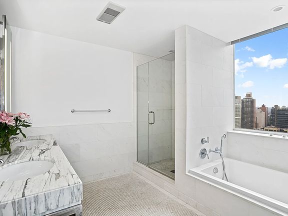 4th image of 389 E 89th St APT 22A