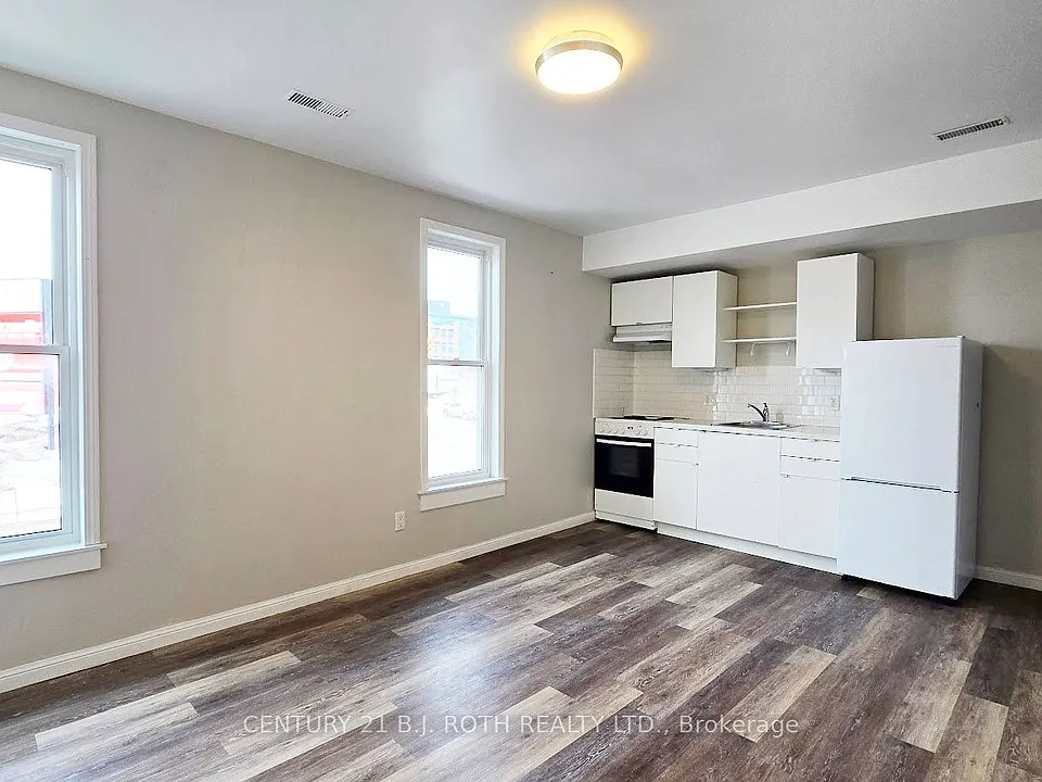 44 Front St S #4