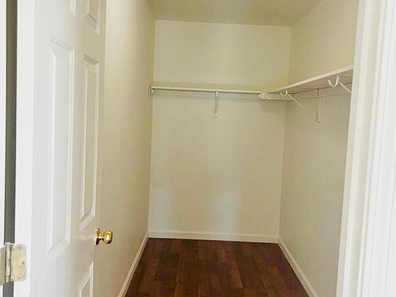 4th image of 4554 Crabapple Ct
