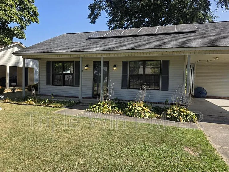 113 Northfield Dr — Photo 2