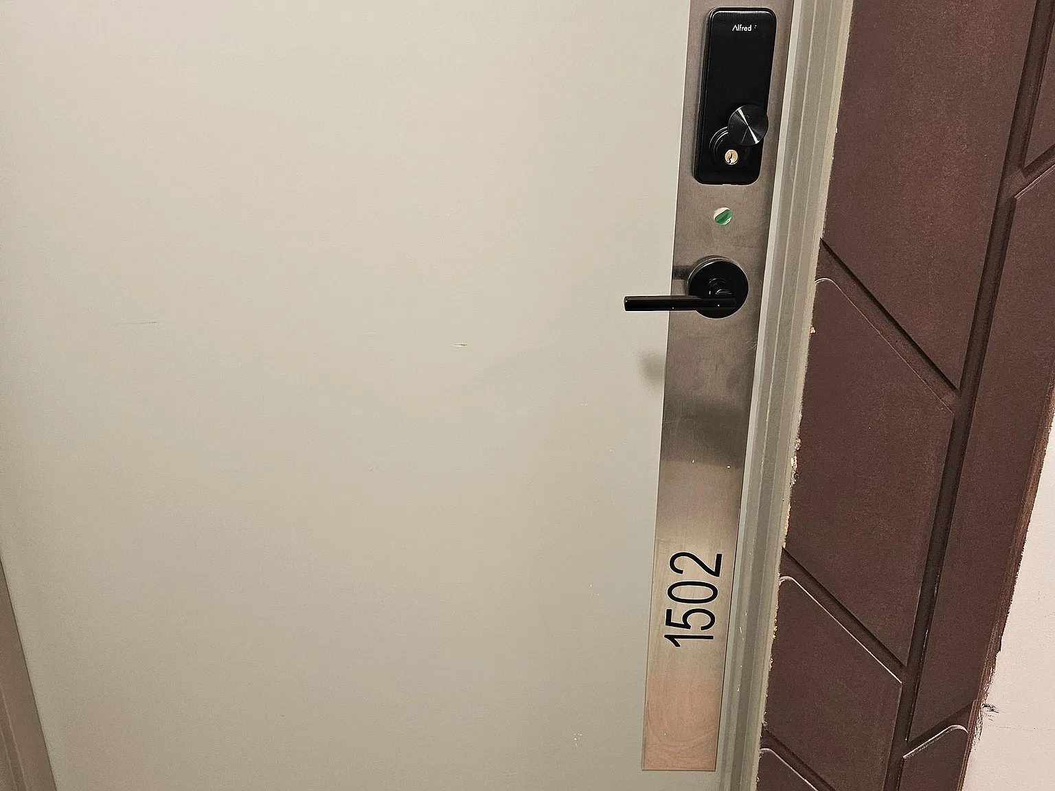 5105 Hurontario St — Photo 3