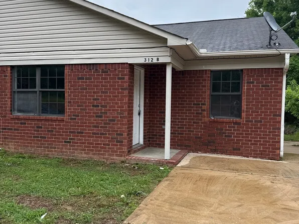 312 N College St #B, Covington, TN 38019
