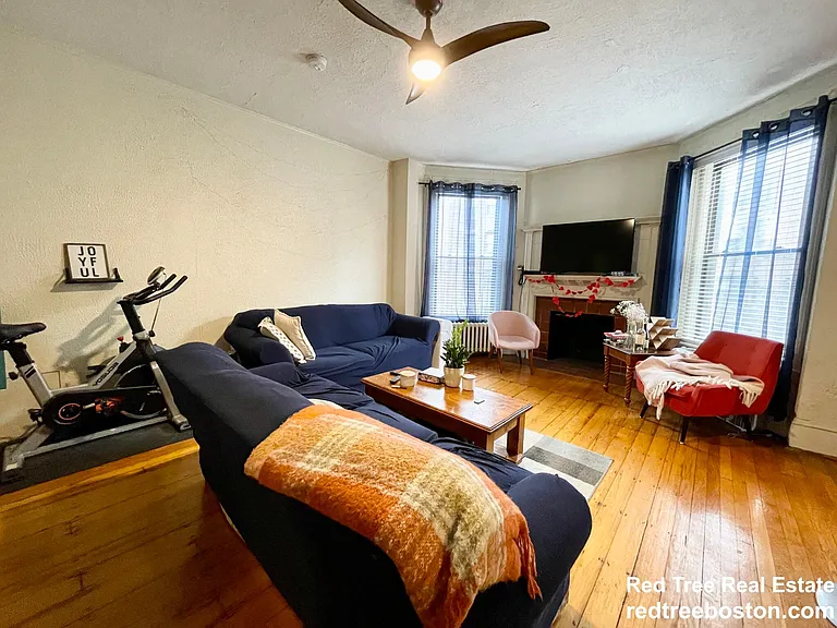 914 Beacon St #2 — Photo 2