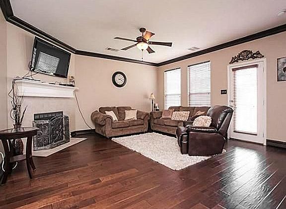 4th image of 325 Bayberry Dr