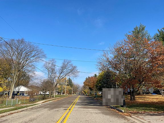 5th image of 305 East St