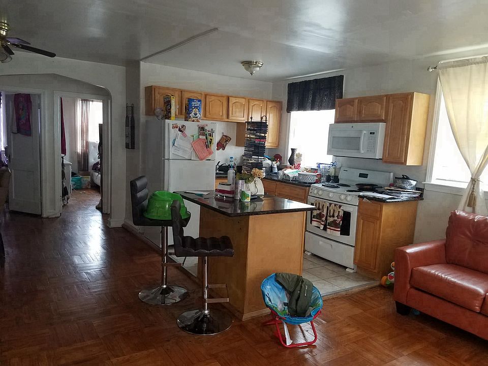 2nd image of 3000 Glenview St Floor 1