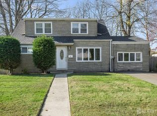 33 Windsor Dr, East Brunswick, NJ 08816