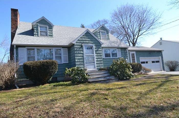 Great Curb Appeal!