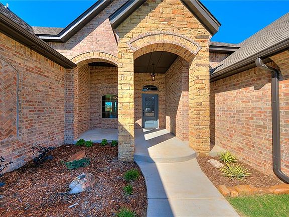 3rd image of 3301 SW Chesterfield Pl