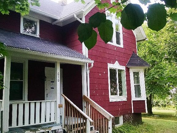 2nd image of 616 Woodlawn Ave