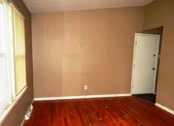 2nd image of 8901 Somerset Ln