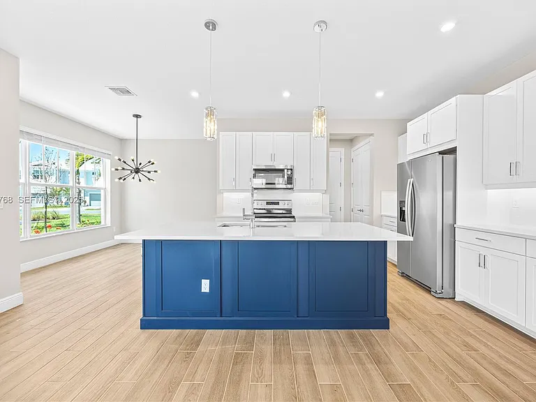 3542 NW Solange Ct — Photo 6