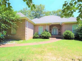 31 Woodgrove Dr, Jackson, TN 38305